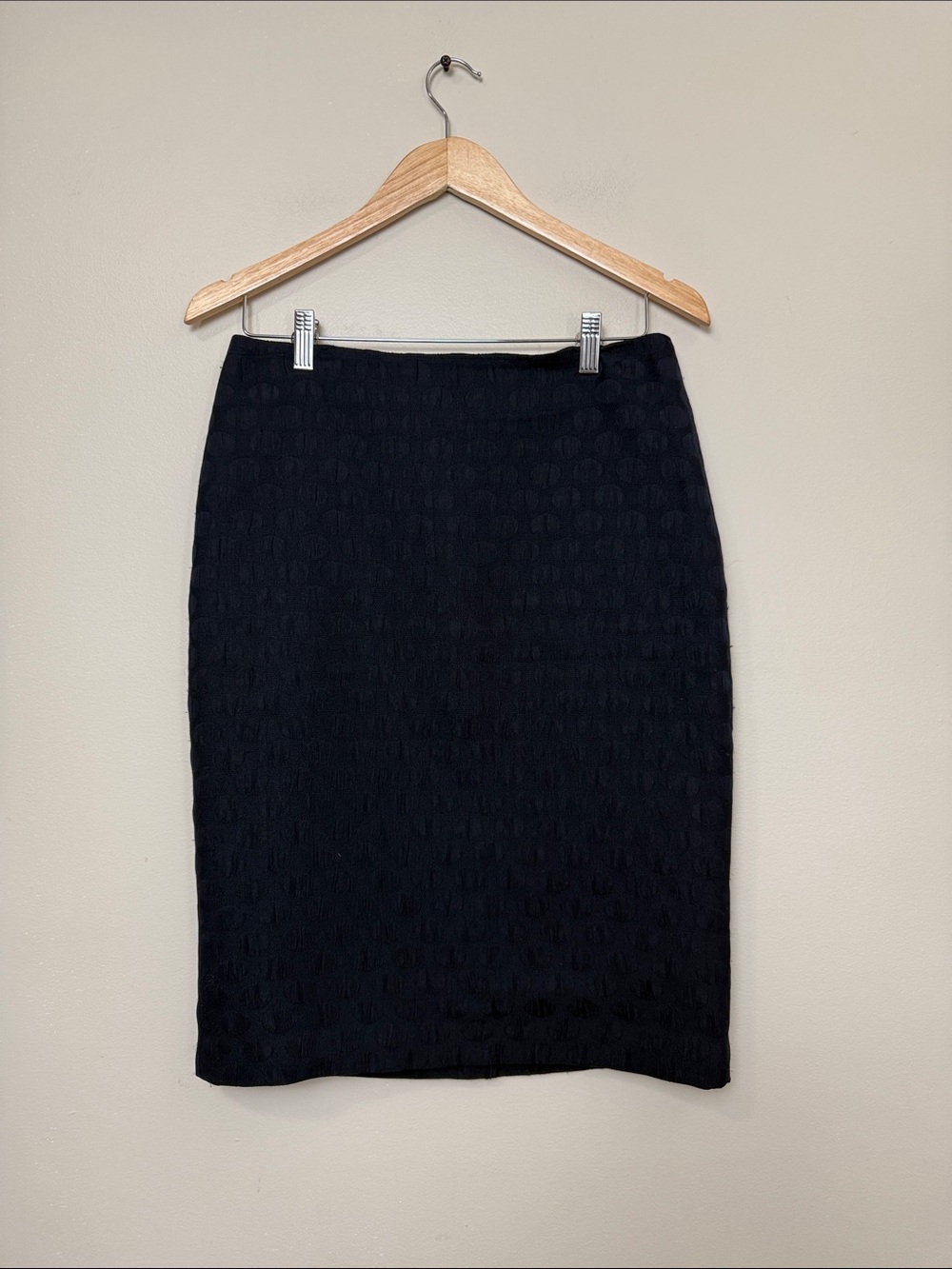 Banana Republic Classic Black Textured Pencil Skirt - Women size 6